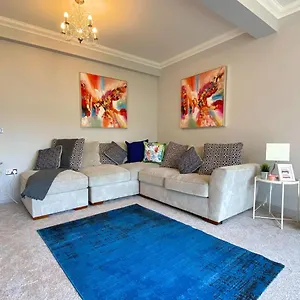 Seaside Serenity: 4-bedroom House With Garden , Bournemouth United Kingdom